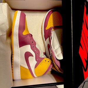 Air Jordan 1 Mid’s Lakers Limited Edition